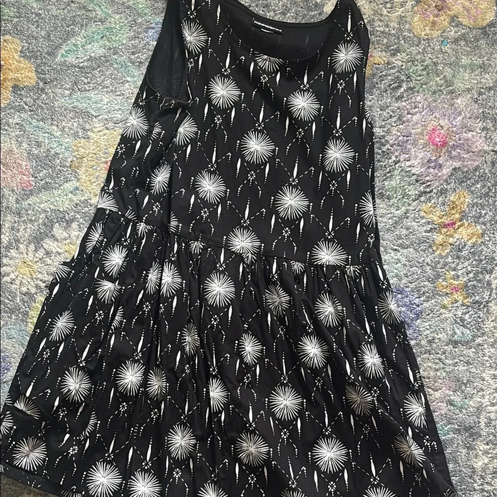 Nooworks Big Pocket Dress - Picture 2 of 3
